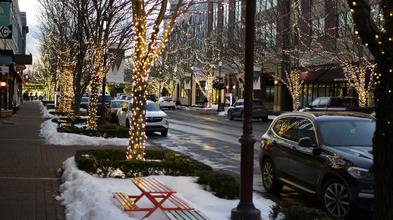 The elegant streets of Leawood, Kansas