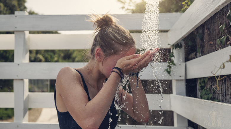 Keep Your Shower Essentials Organized And Handy While Camping With One Easy Tip