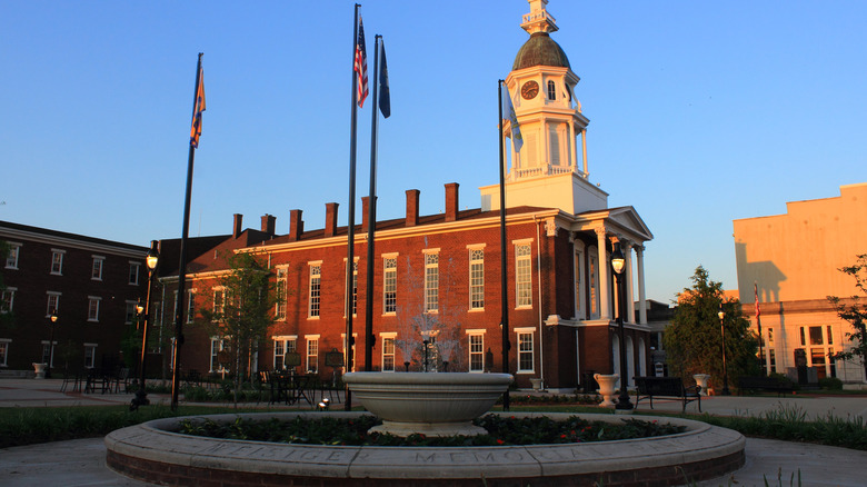 The exterior view of the first courthouse in Kentucky