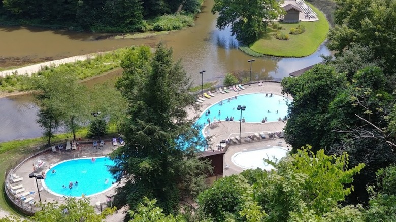 Pool near Hemlock Lodge, Natural Bridge State Resort
