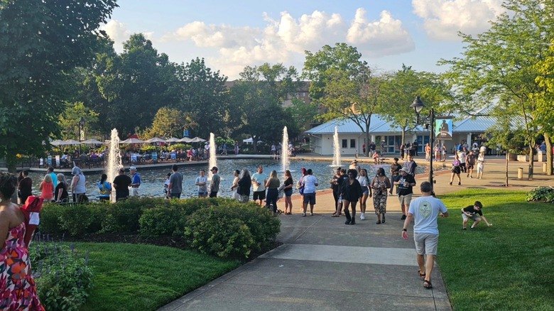 Crowds in the gardens of Fraze Pavilion.