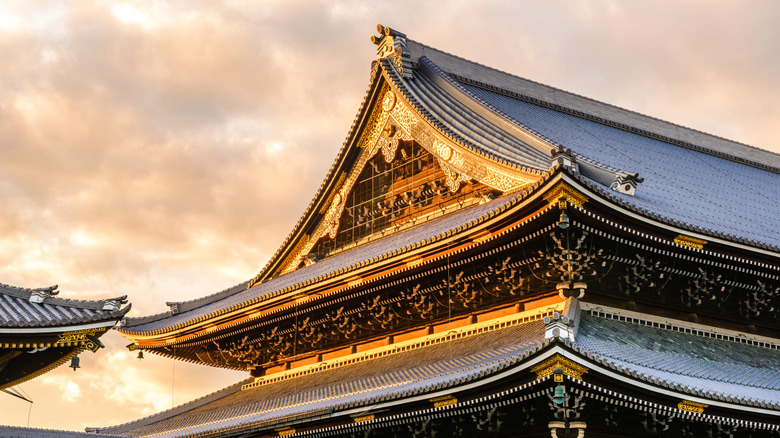 Sunlight on the roof of Higashi Hongan-ji temple in Kyoto, Japan