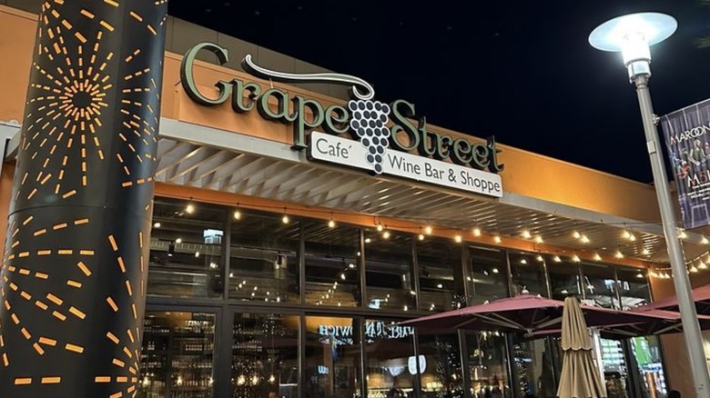 The facade of Grape Street Cafe in Summerlin
