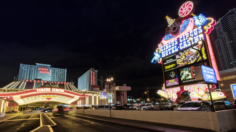 Circus Circus hotel and casino from front