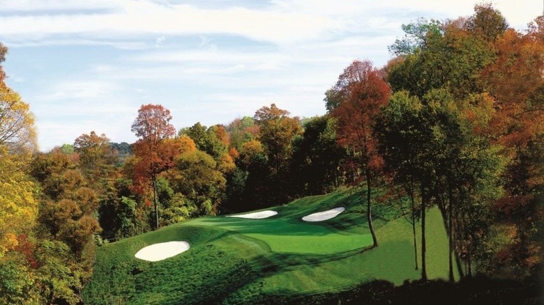 Olde Stonewall golf club course with fall foliage