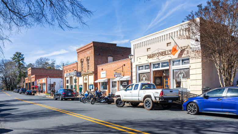 Cars parked in front of shops in Waxhaw, North Carolina