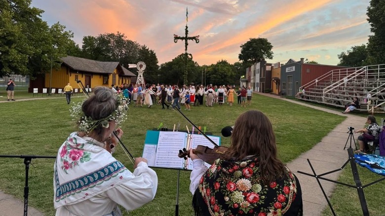 Musicians and dancers in traditional Swedish dress