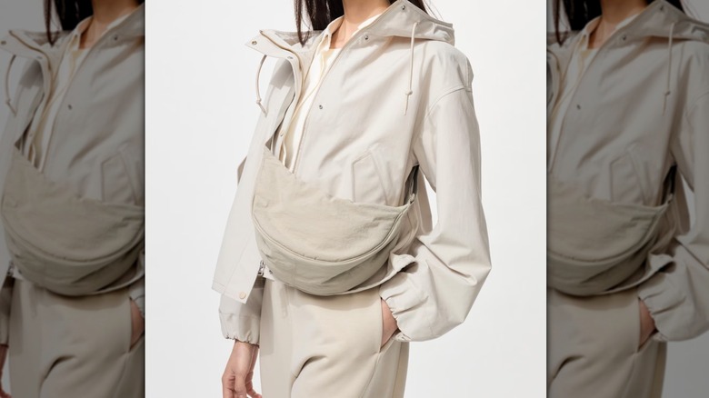 Product image of UNIQLO's Round Mini Shoulder Bag