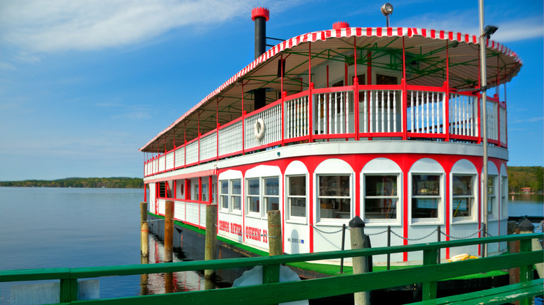 the red and white striped Songo River Queen boat on the lake in Naples