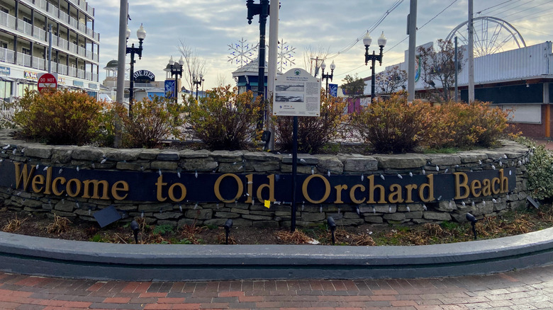 Welcome sign in front of Old Orchard Beach boardwalk and pier