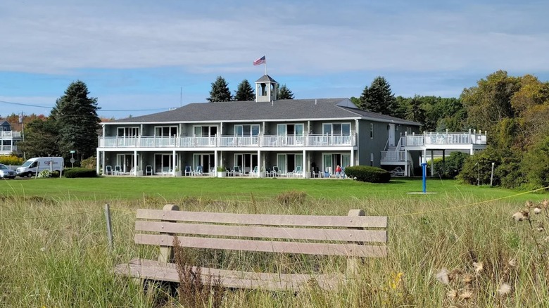 Exterior of the Seaside Inn in Kennebunkport, Maine