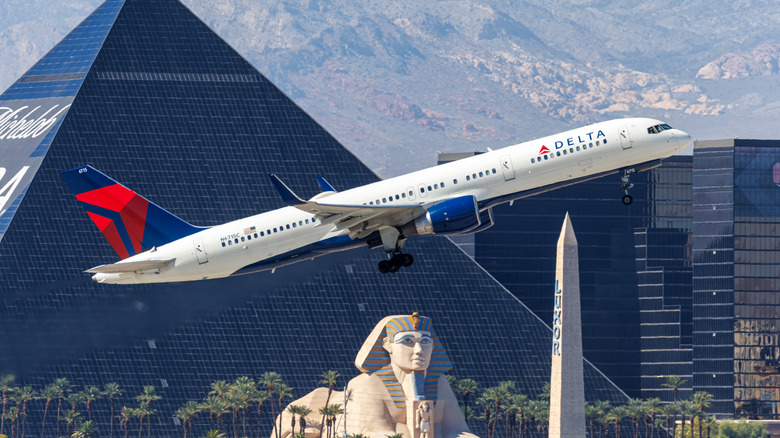 Delta Airlines plane flying by the Luxor in Las Vegas