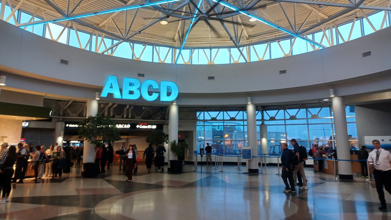 Terminal inside Charlotte Douglas International Airport