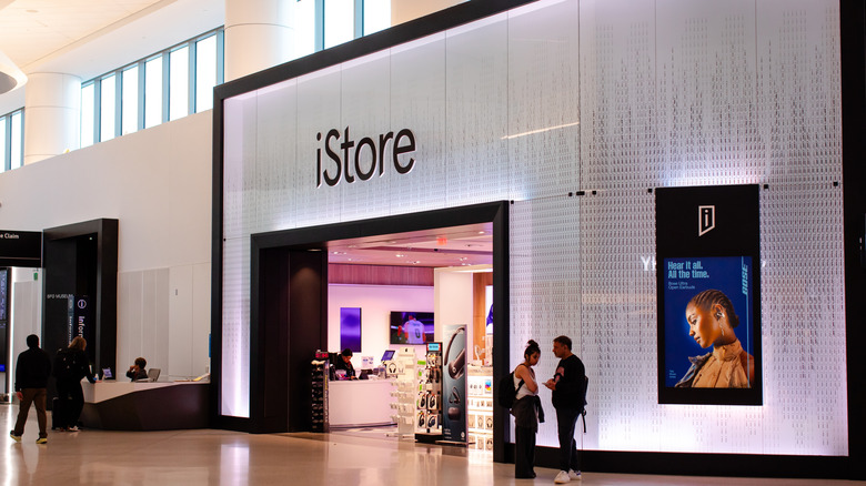 iStore, San Francisco International Airport, California
