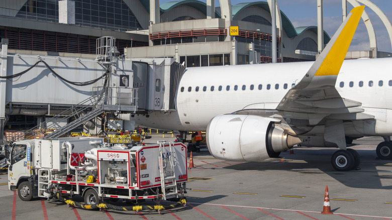 Commercial airplane being refueled