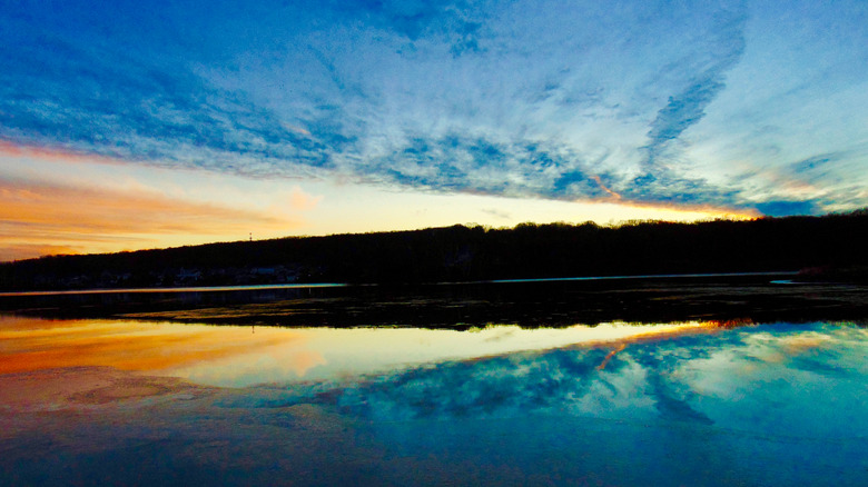 Sunset at Lake Quinsigamond, in between Shrewsbury and Worcester, in Central Massachusetts