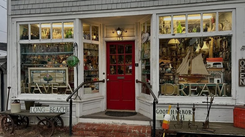 Storefront of Howard's Flying Dragon