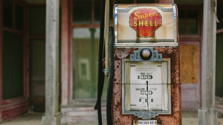 A retro gas pump in Kilmanagh, Michigan