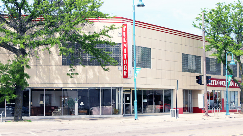 Allen Park vintage furniture store