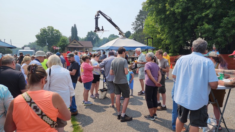 Crowds at the Humongous Fungus