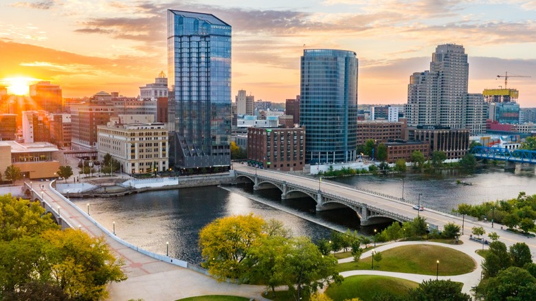 Grand Rapids in Michigan cityscape at dusk