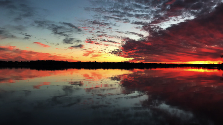 A vibrant sunset over Long Lake in Ingleside, Illinois