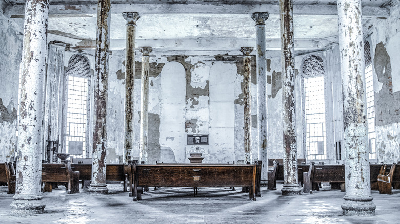 The decrepit pillars, walls, and benches of the chapel at the Ohio State Reformatory