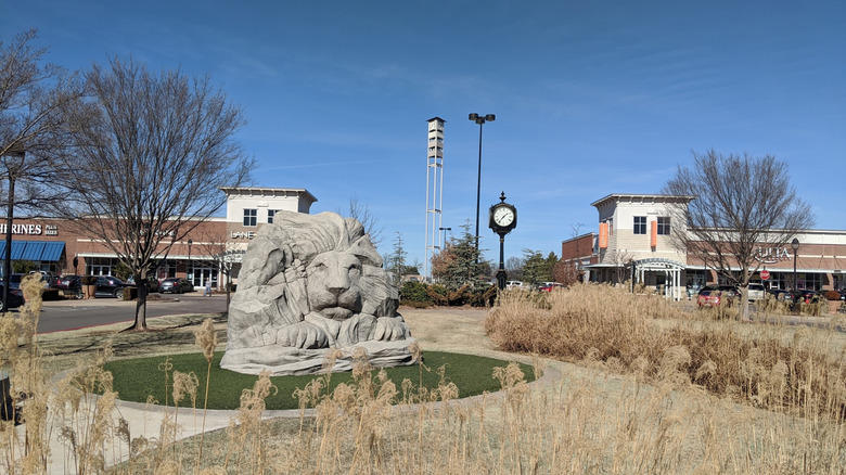 Lion statue in Town Center Plaza, Midwest City