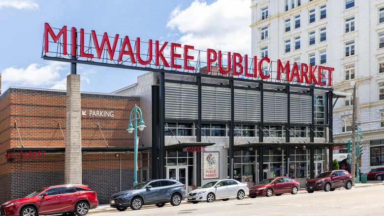 Outside building and sign of the Milwaukee Public Market in Wisconsin