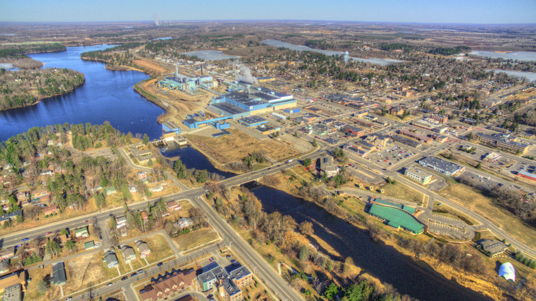 Buildings and roads surrounding lakes and rivers in Grand Rapids, Minnesota