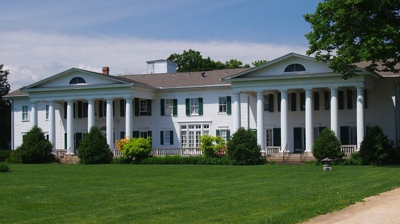 The facade of the Cedarhurst Mansion in Cottage Grove, Minnesota