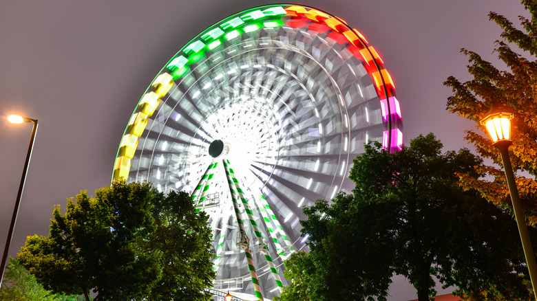 A photo of a typical Minnesota fair Ferris wheel