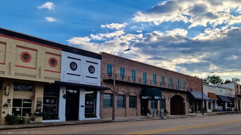 Main street of Flora, Mississippi
