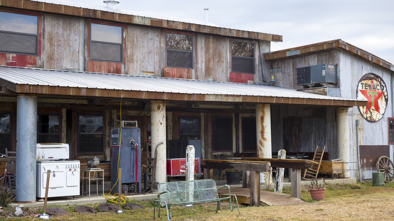 Exterior of the Shack Up Inn