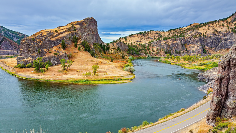 A winding road and cliffs along the Missouri River