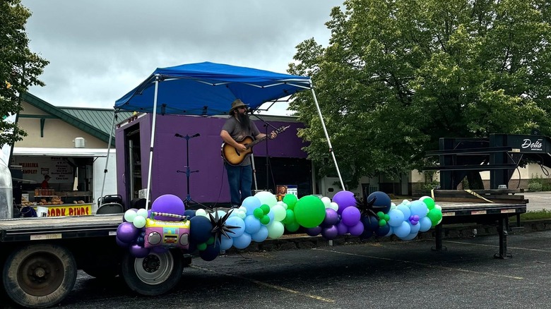 a local musician performs at the Mountain View Summer Music Festival