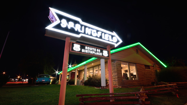Retro sign for Springfield, MO denoting it as the birthplace of Route 66