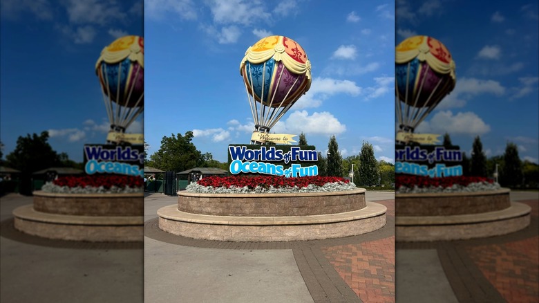 Hot air balloon statue at the entrance of Worlds of Fun