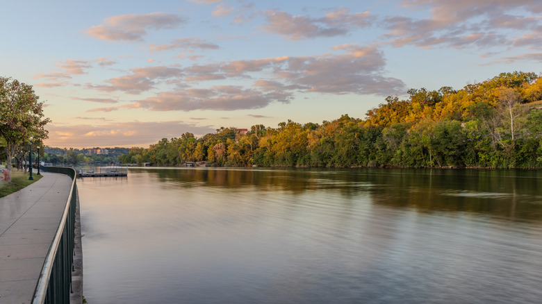 Path alongside Lake Taneycomo in Missouri