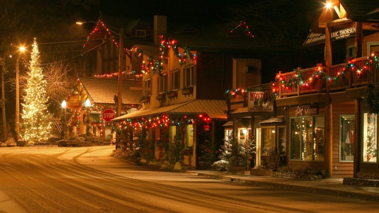 Buildings in Bigfork with holiday lights