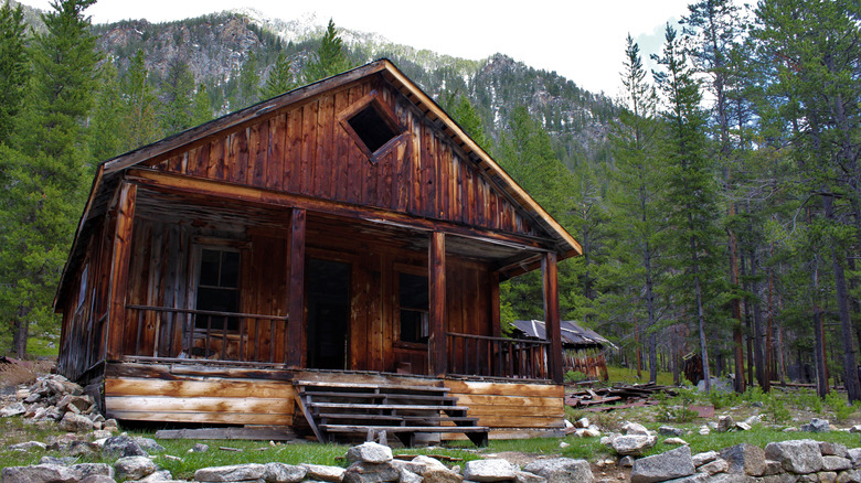 Abandoned wooden house in the mountains at Coolidge