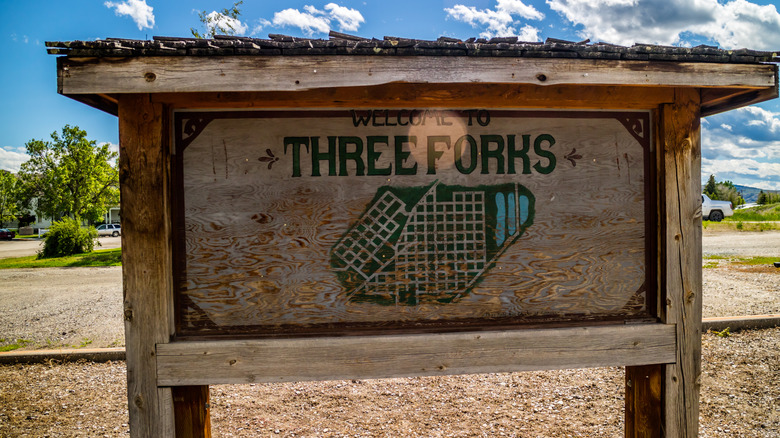 A welcome sign for Three Forks