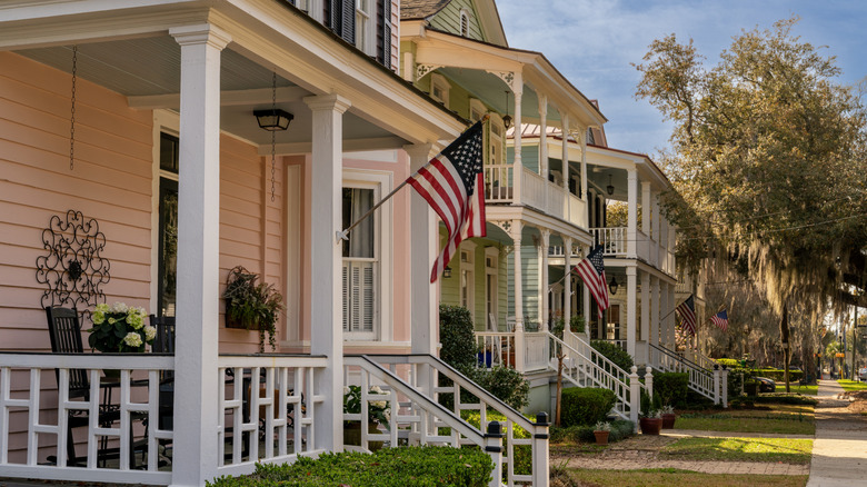 Street with traditional Southern homes and trees in Beaufort, South Carolina
