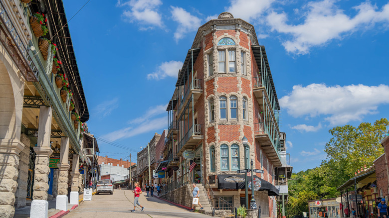 Red brick flatiron building in Eureka Springs