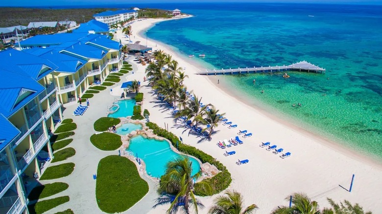 Beachfront pool, Wyndham Reef Resort