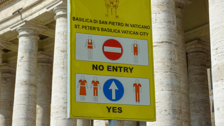 Dress sign before entering Vatican City