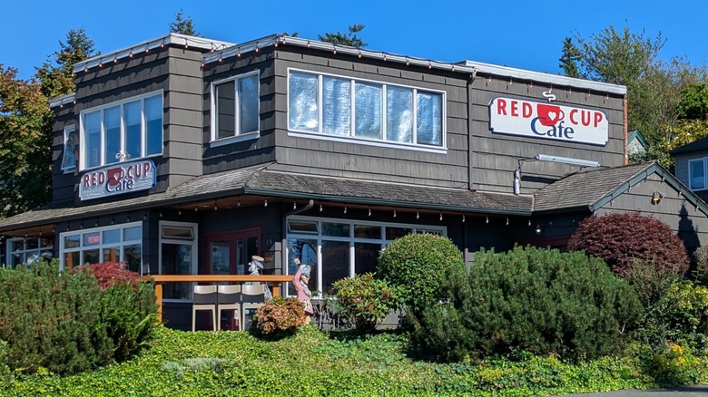 Exterior of the Red Cup Cafe in Mukilteo