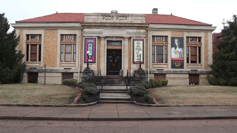 The Carnegie Center for Arts and History exterior