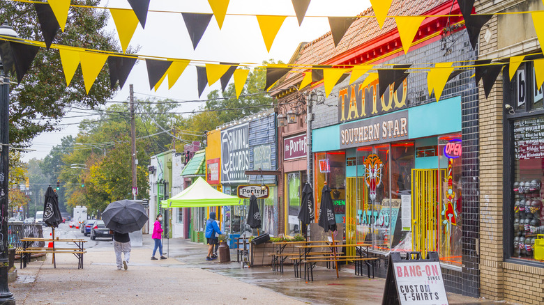 Streetview of different stores on a rainy day in Little Five Points, Atlanta