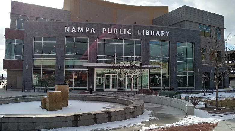 Front entrance of Nampa Public Library with snow out front.
